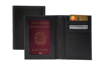 K10122AB | Document Holder + Passport in genuine full-grain leather, dollar/liscia grain. Black color. Size when closed: 10 x 14 x 1 cm - Packaging: hard bottom/cover Gift Box