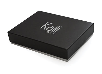 K10307AB | Document Holder/Card Holder RFID protection in genuine full-grain leather, dollar grain. Black color. Dimensions: 12 x 9 x 0.5 cm. Packaging: hard bottom/cover Gift Box
